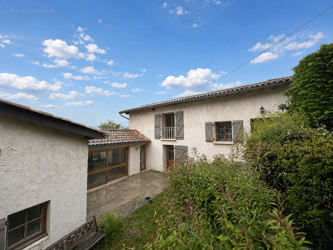Maison à PAVEZIN
