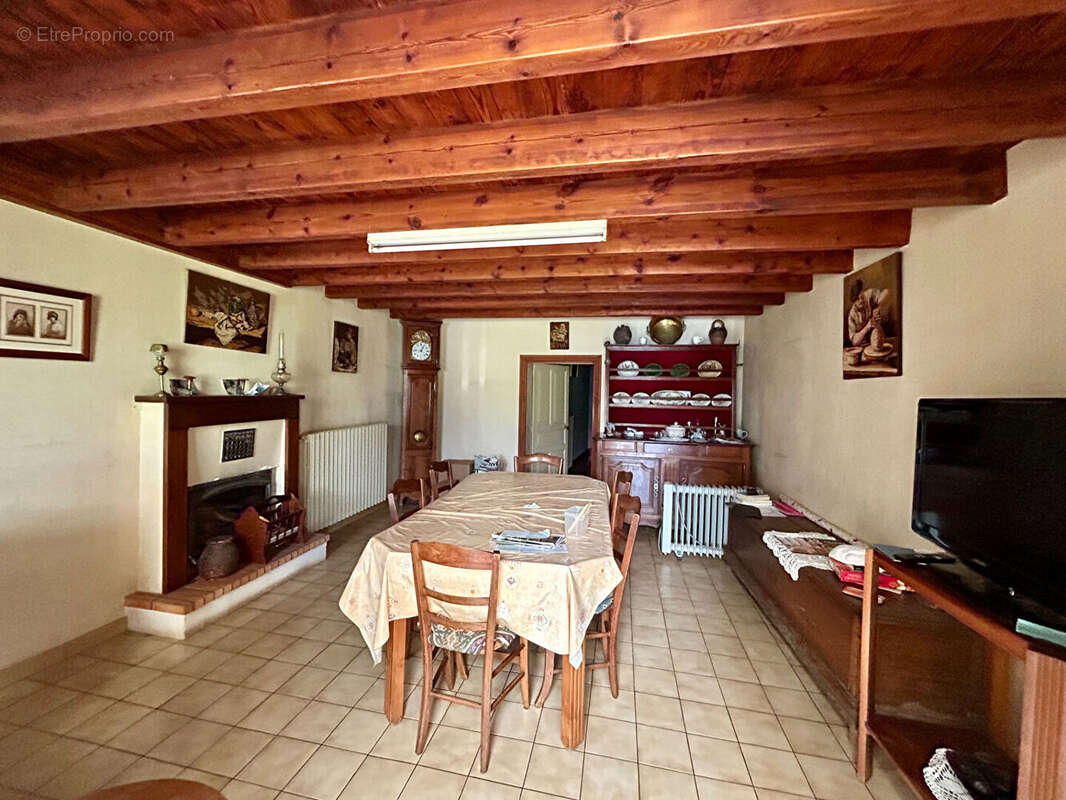 Maison Aigondigne 4 pièce(s) 110 m2 - photo 2