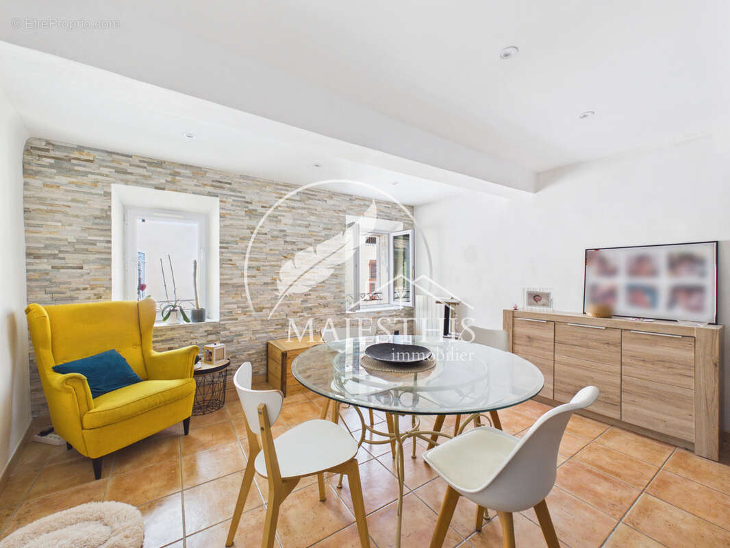 Magnifique duplex T4 de 90,62m2 à SOLLIES PONT avec terrasse Tropezienne. - photo 3