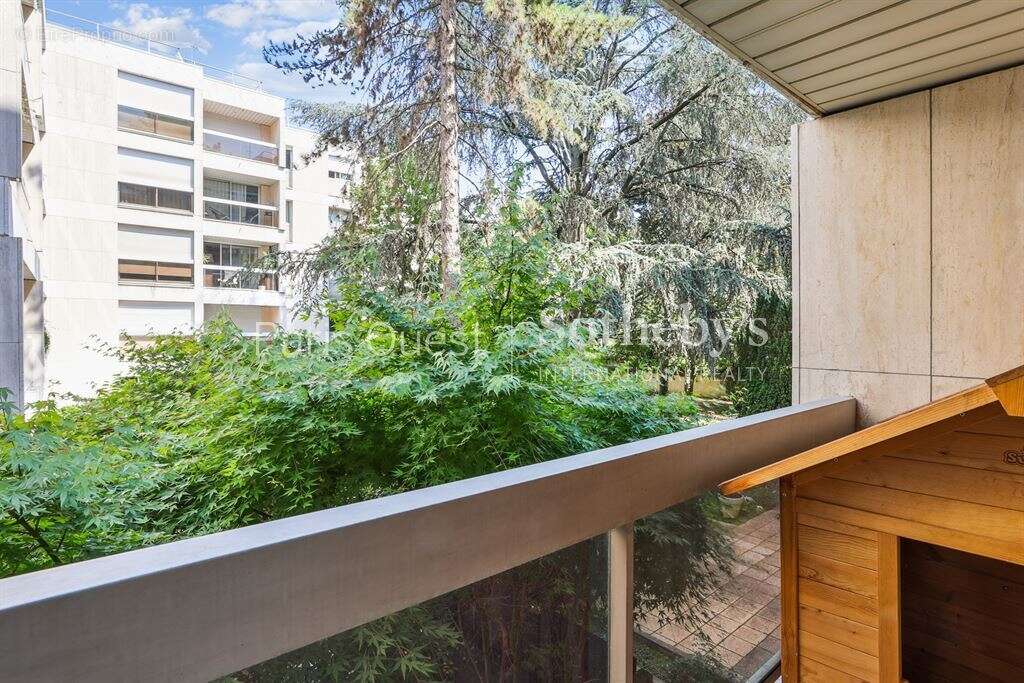 Appartement à NEUILLY-SUR-SEINE