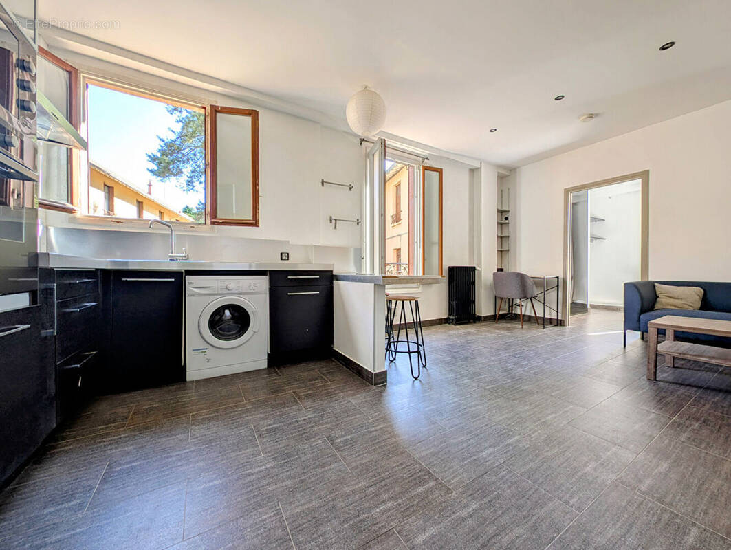 Appartement à LE MESNIL-LE-ROI
