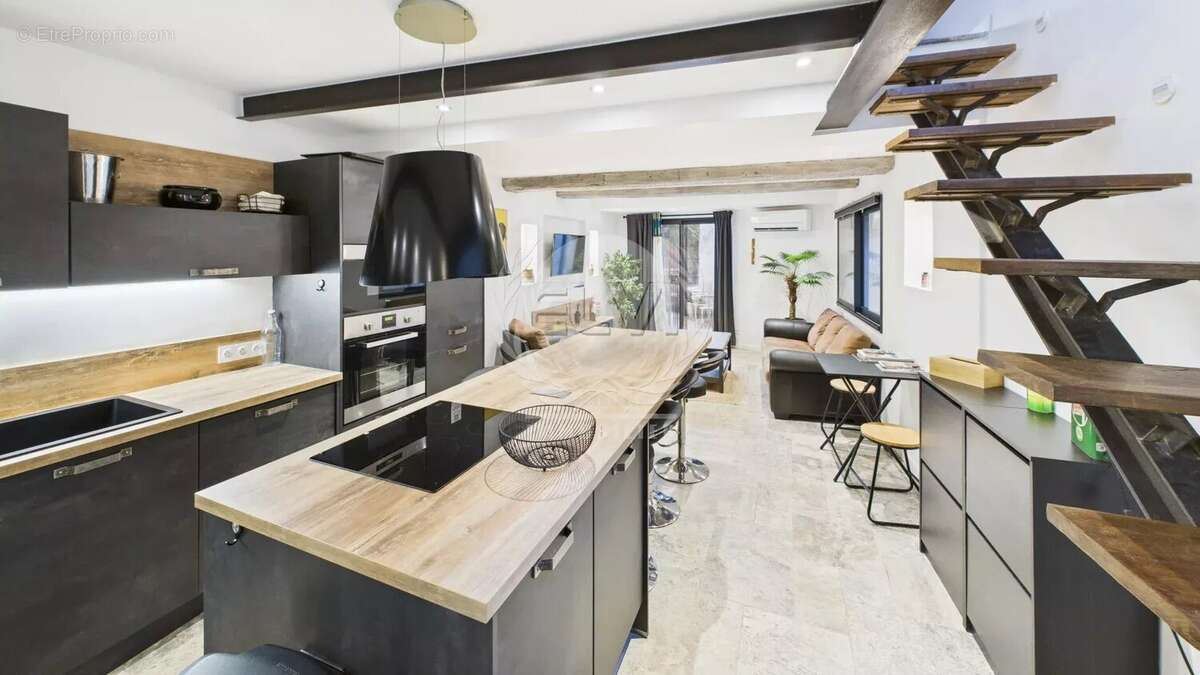 Maison à PLAN-DE-LA-TOUR