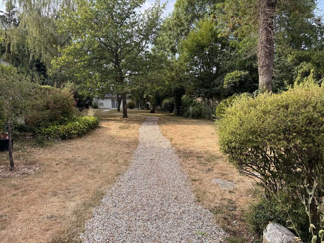 Maison 270 m² à La Villeneuve-En-Chevrie  - photo 2