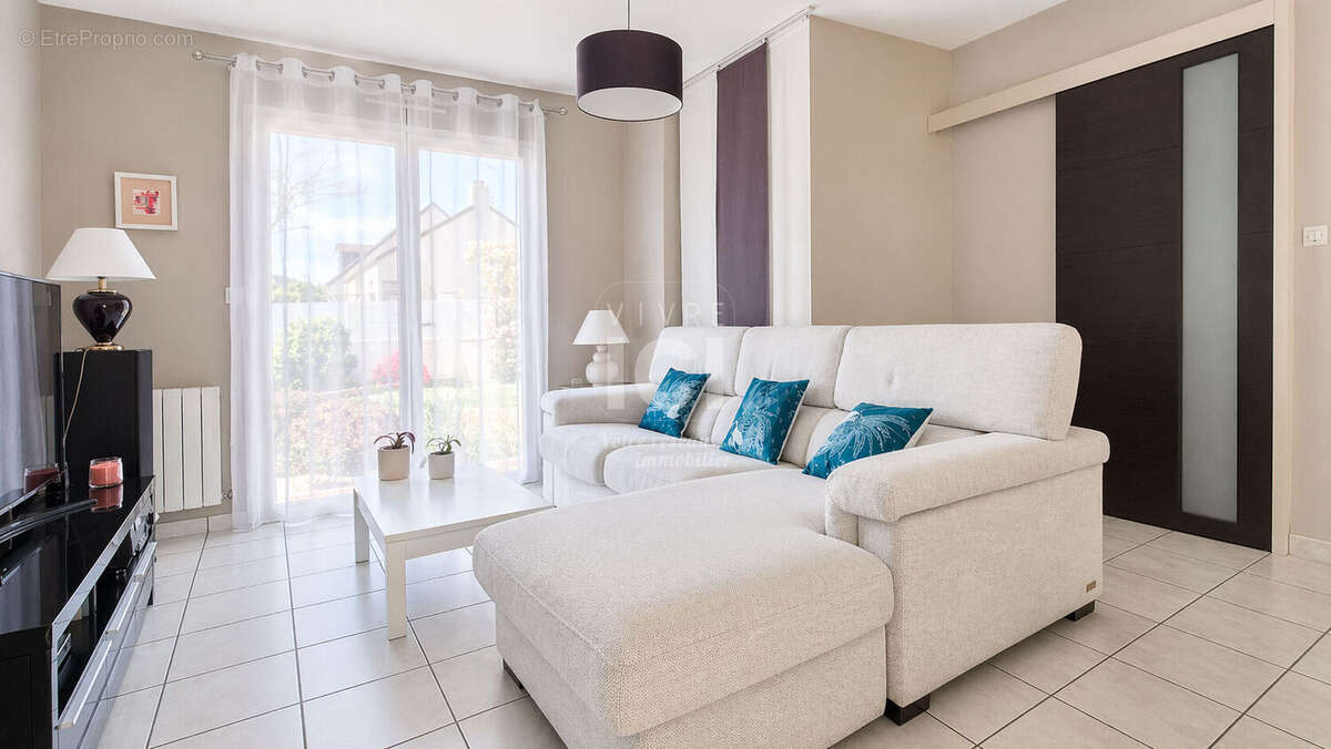 SOUS COMPROMIS DE VENTE - Maison de plain-pied lumineuse avec véranda et jardin sans vis-à-vis - photo 3