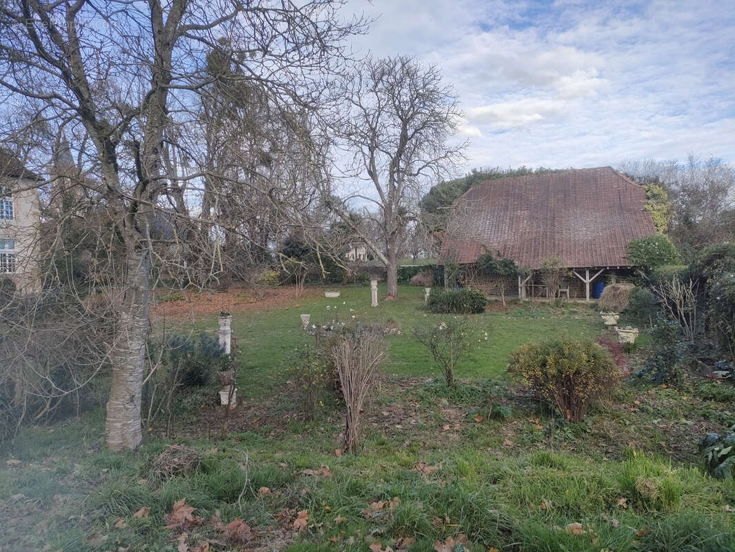Maison à MOMAS