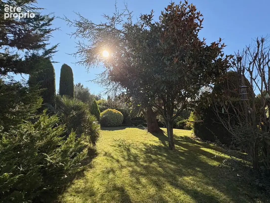 Villa d'exception de 146 m2 avec piscine, sous-sol de 105 m2 et terrain de 1780 m2 sans vis-a-vis - photo 9