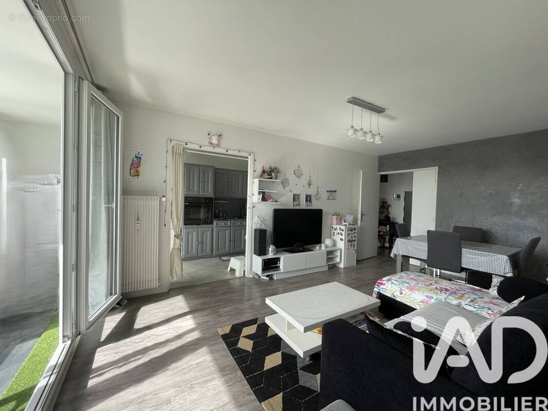 Photo 1 - Appartement à TAVERNY