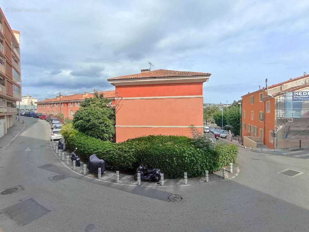 Appartement à SAINT-LAURENT-DU-VAR