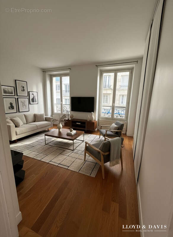 Relooking Home staging par IA  pour le salon. - Appartement à PARIS-16E