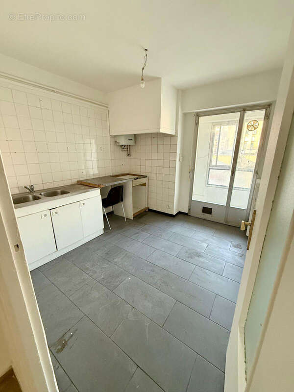 Appartement à MARSEILLE-3E