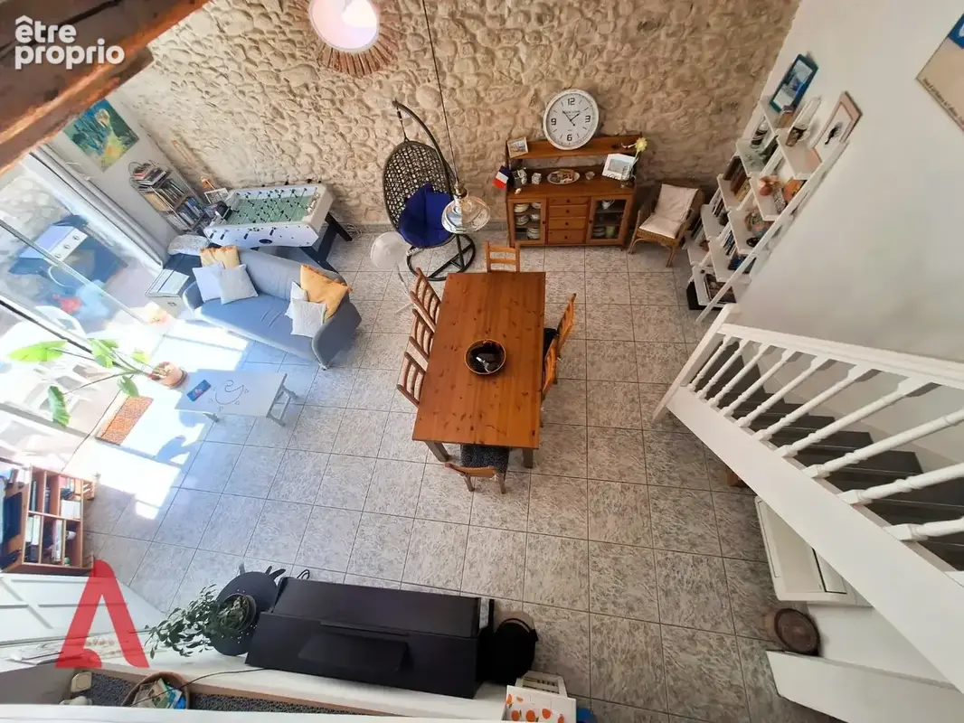 Spacieux appartement de carctère, 3 chambres + GARAGE, centre village. - photo 2