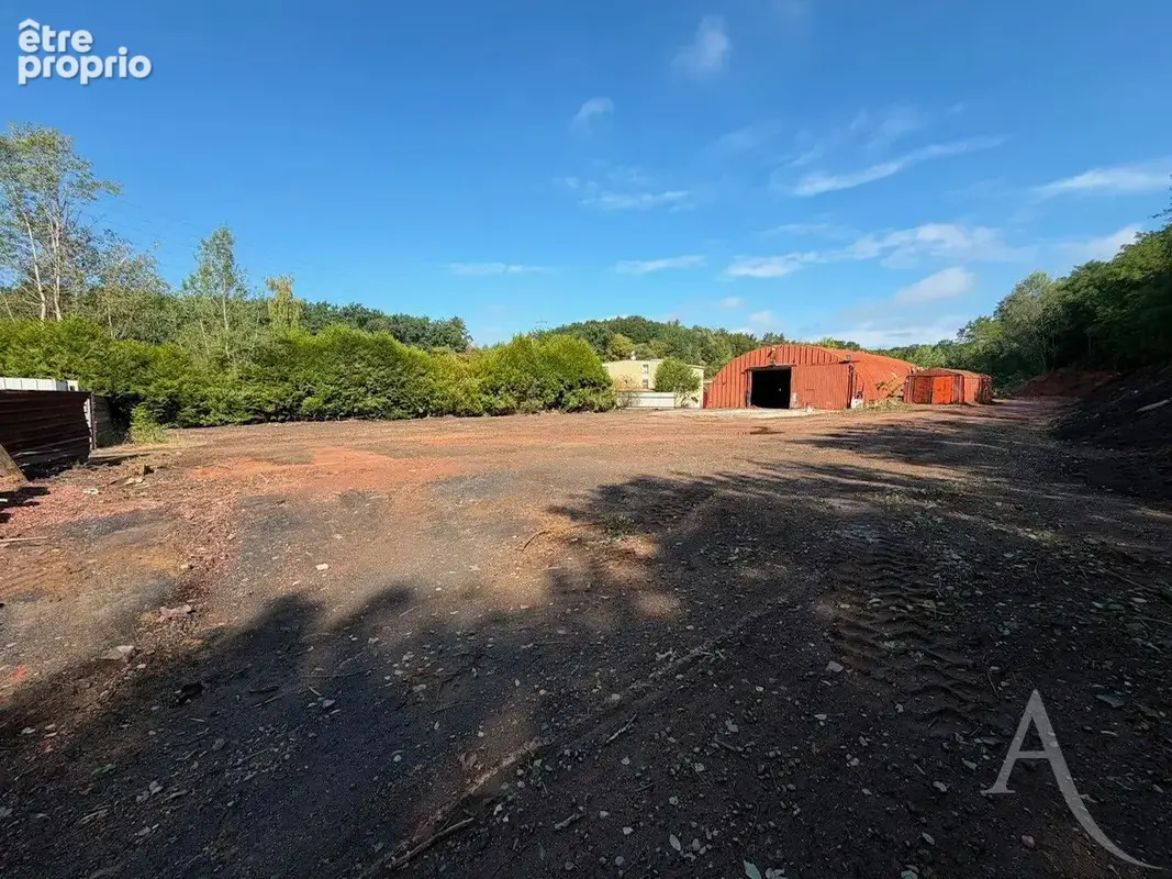 Investissement ensemble immobilier de 1,16 hectare avec 52 ares constructibles et hall d'activités de 500 m² - photo 6