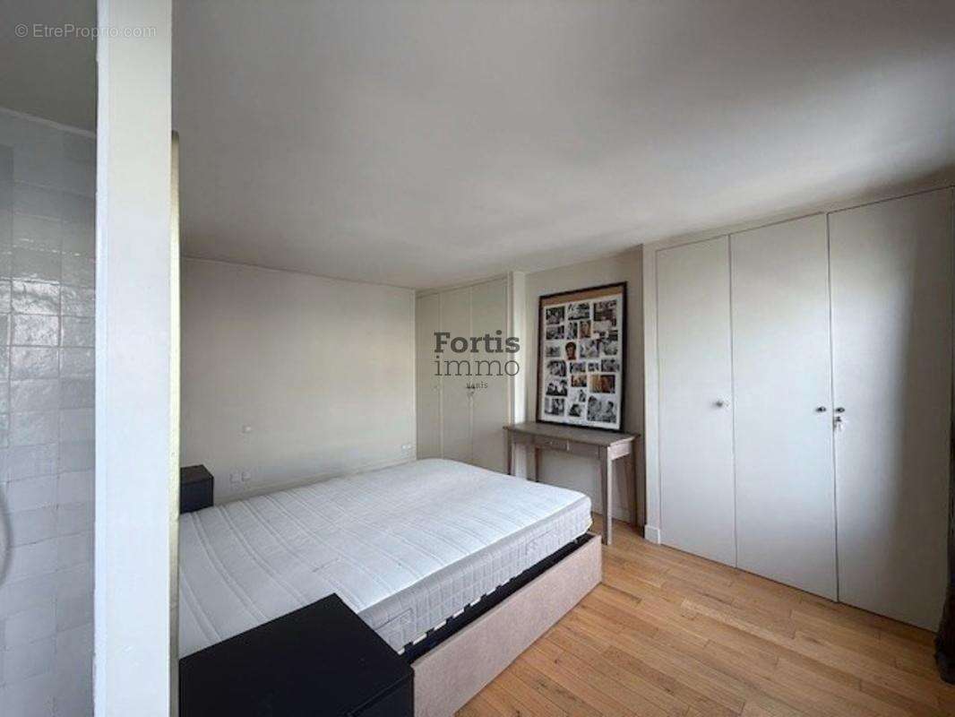 Appartement à PARIS-2E