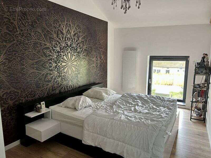 Maison à MONTROND-LES-BAINS