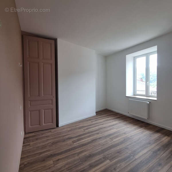 Saint-Claude, rue du Collège, Appartement T2 de 51 m2 vendu loué   Idéal investisseur - photo 2
