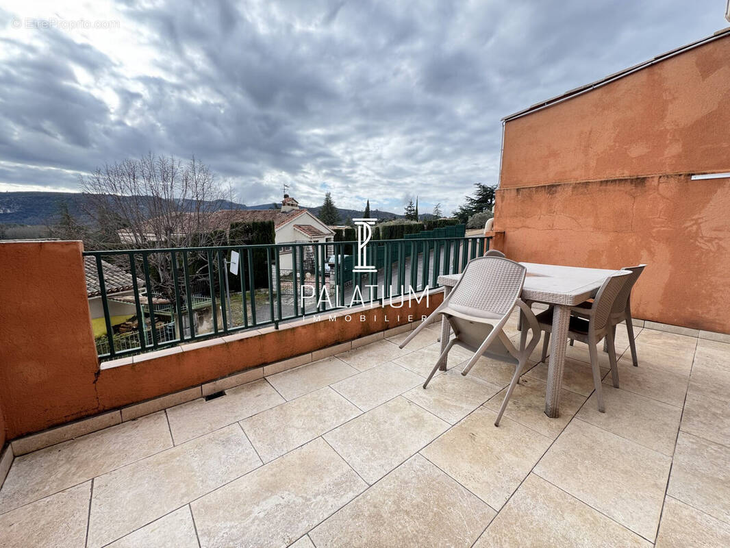 Appartement à GREOUX-LES-BAINS