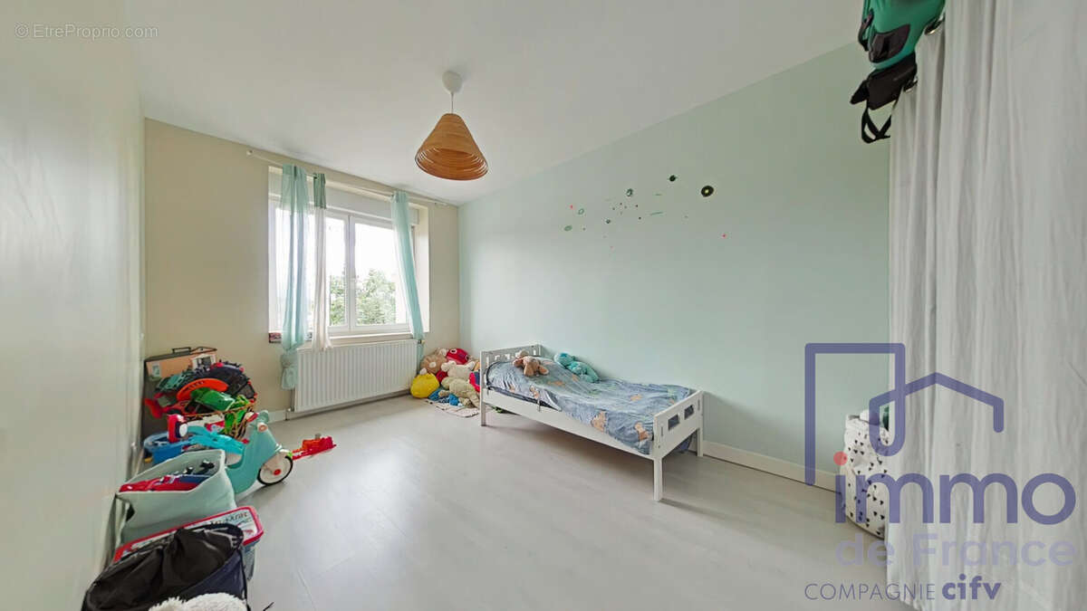Maison 110 m² à Saint-Jean-Bonnefonds  - photo 5