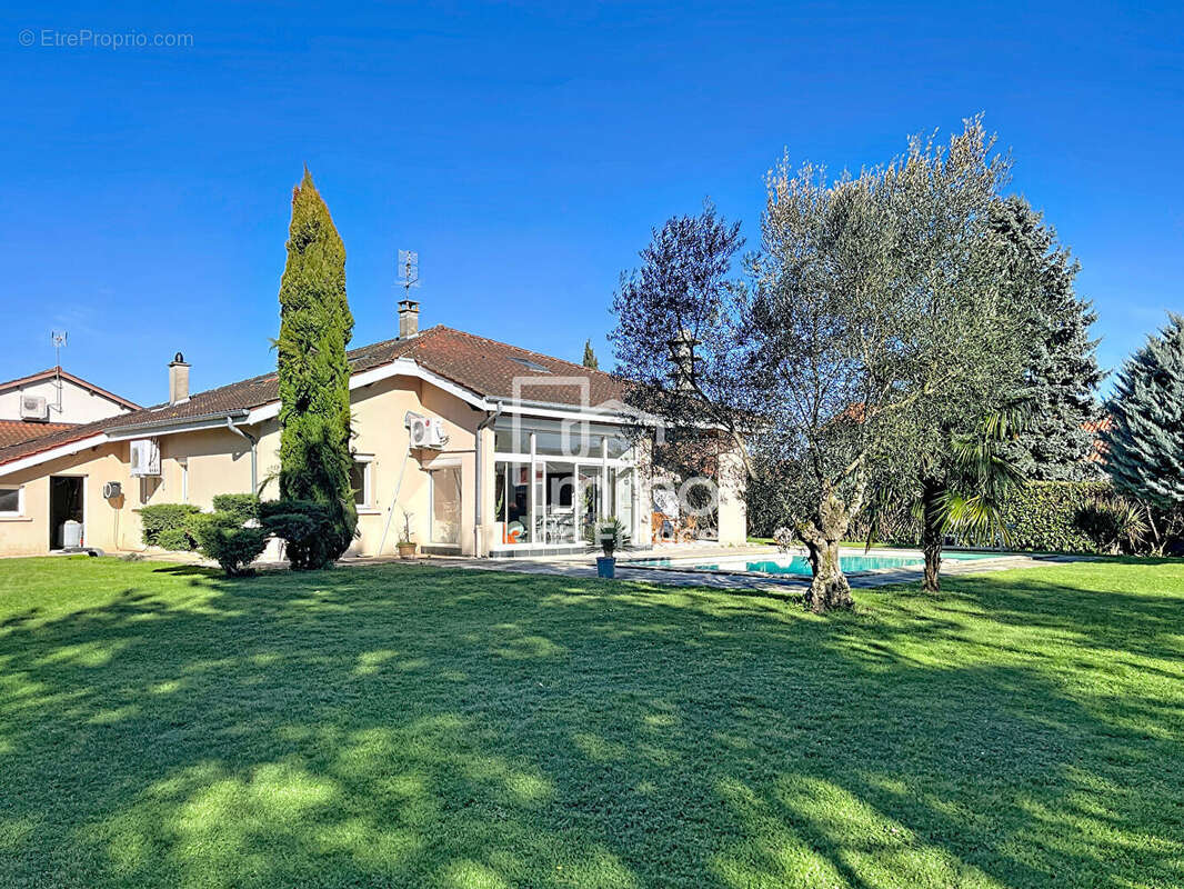 Maison à SAINT-DENIS-LES-BOURG