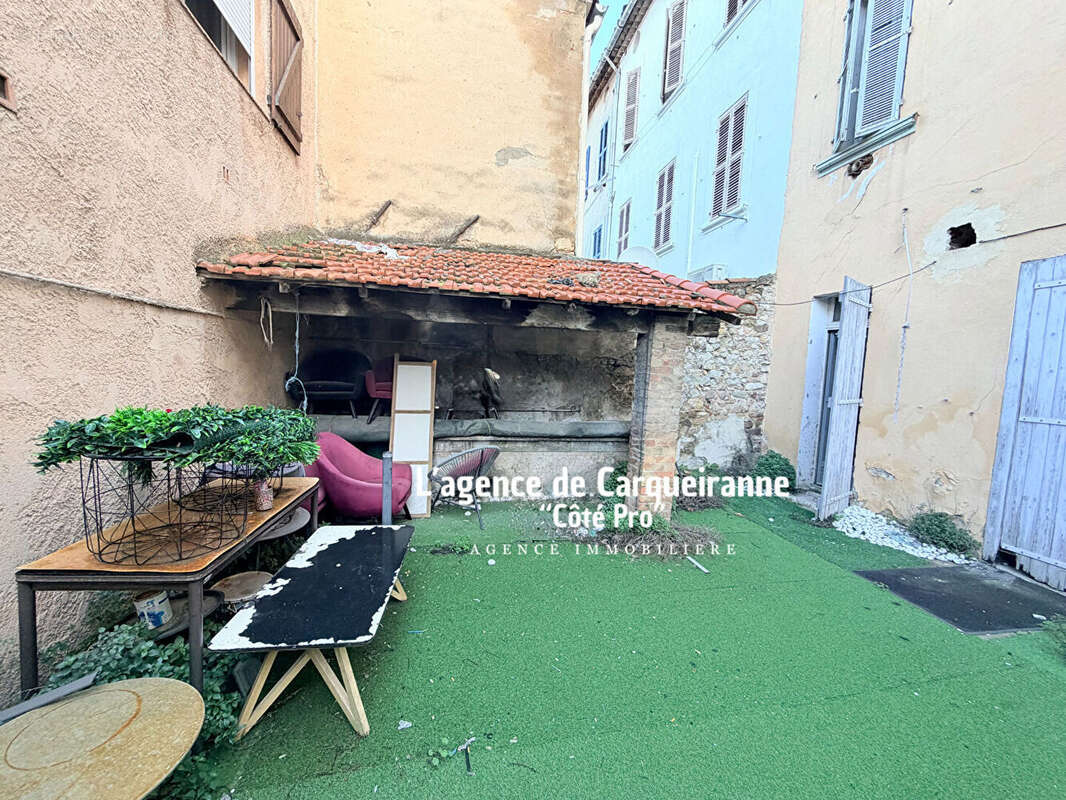 A vendre murs commerciaux  libre 101 m2 entierement renove avec cour privative de 30 m2 idealement situe a la seyne sur mer - photo 11