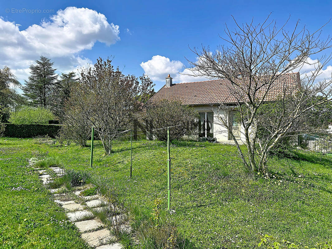 Maison à NEUFCHATEAU