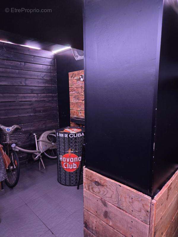 Commerce à PARIS-6E