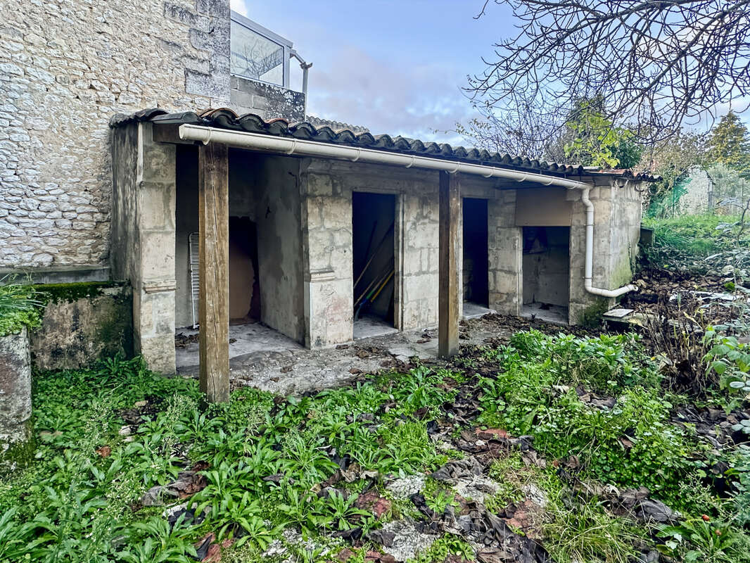 Maison à BARBEZIEUX-SAINT-HILAIRE