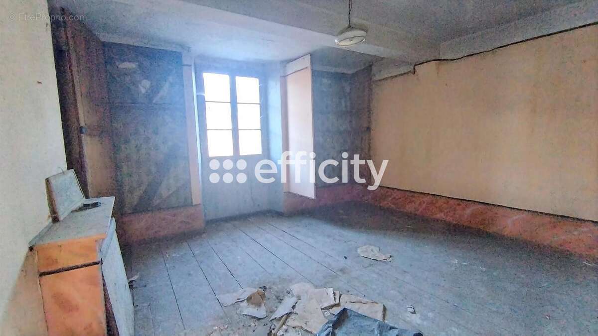 Maison à AIGUEPERSE