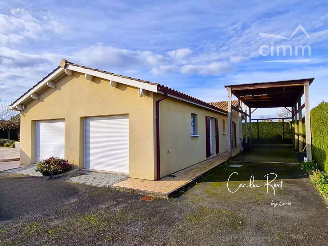 Maison à SAINT-CHRISTOLY-DE-BLAYE