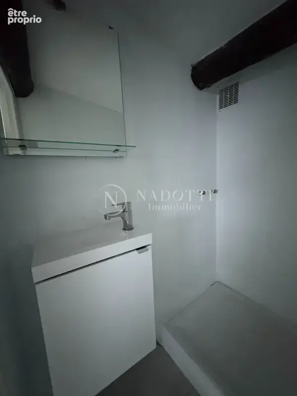 Lauris - Appartement T3  65 m2 - photo 6