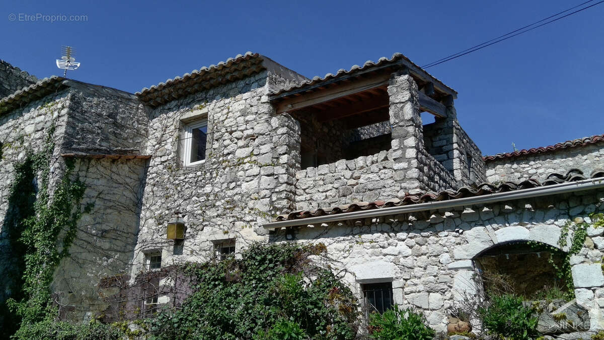 Maison à LA GARDE-ADHEMAR