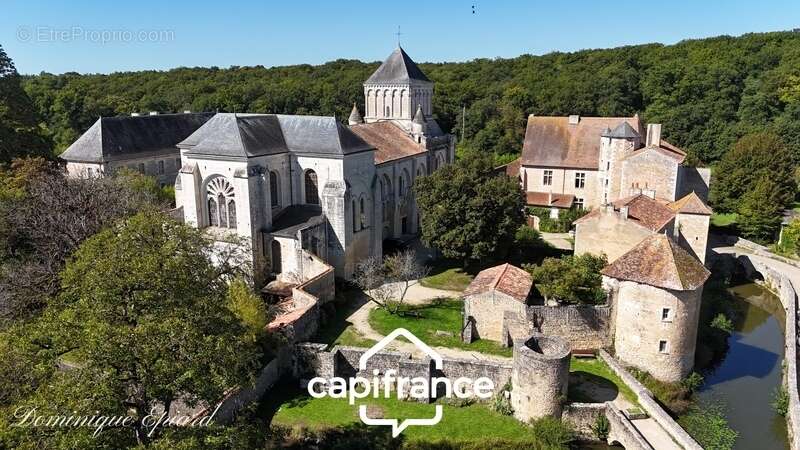 Maison à NOUAILLE-MAUPERTUIS
