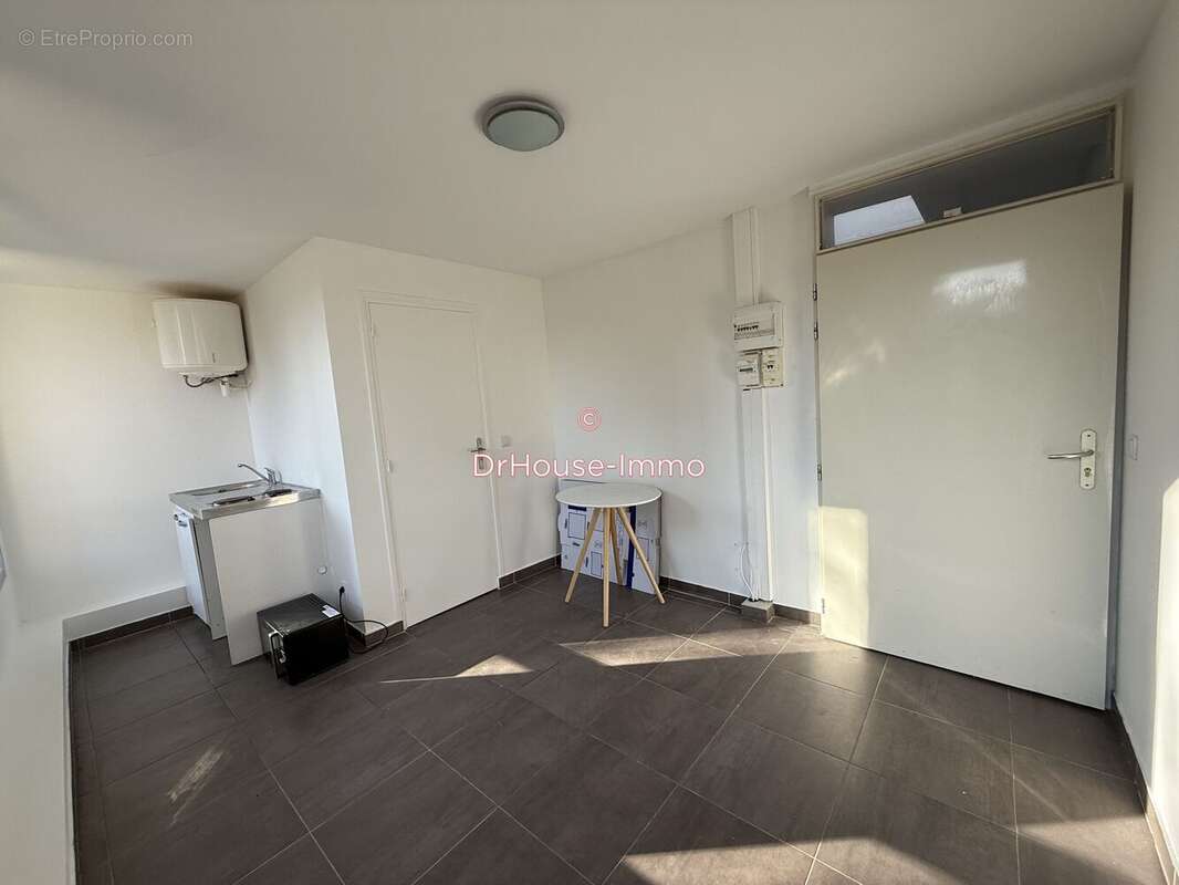 Commerce à COUPVRAY