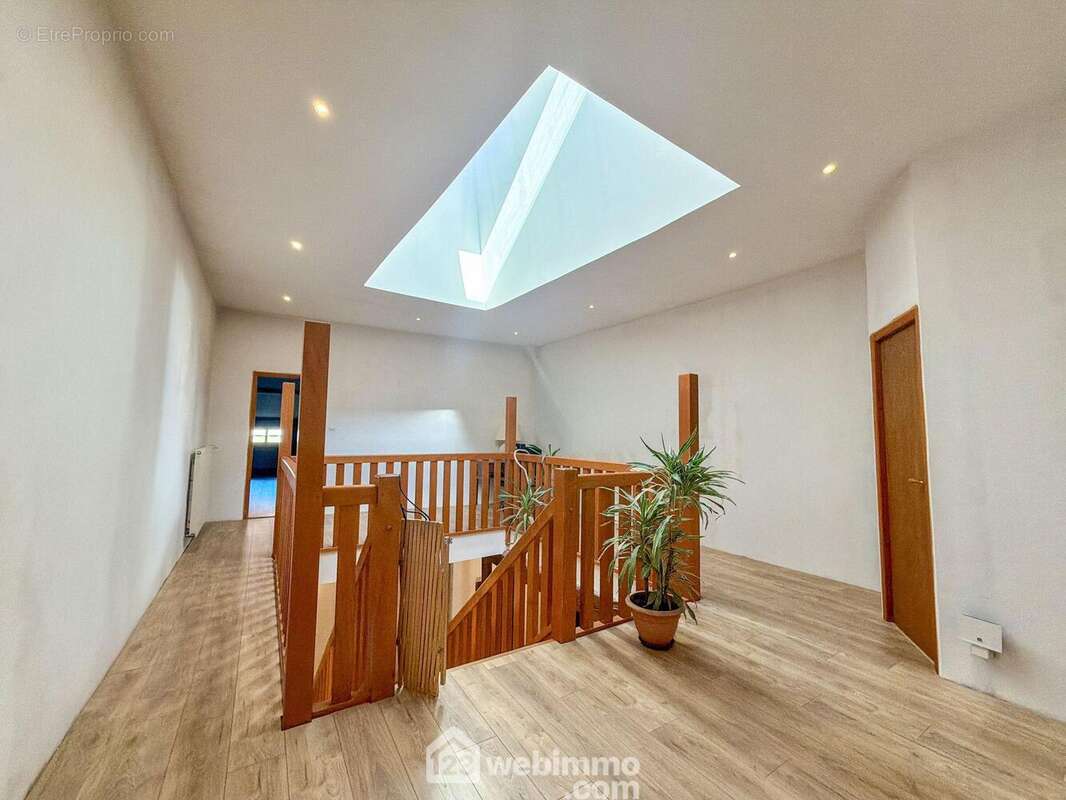 Mezzanine - Maison à AMBLY-SUR-MEUSE