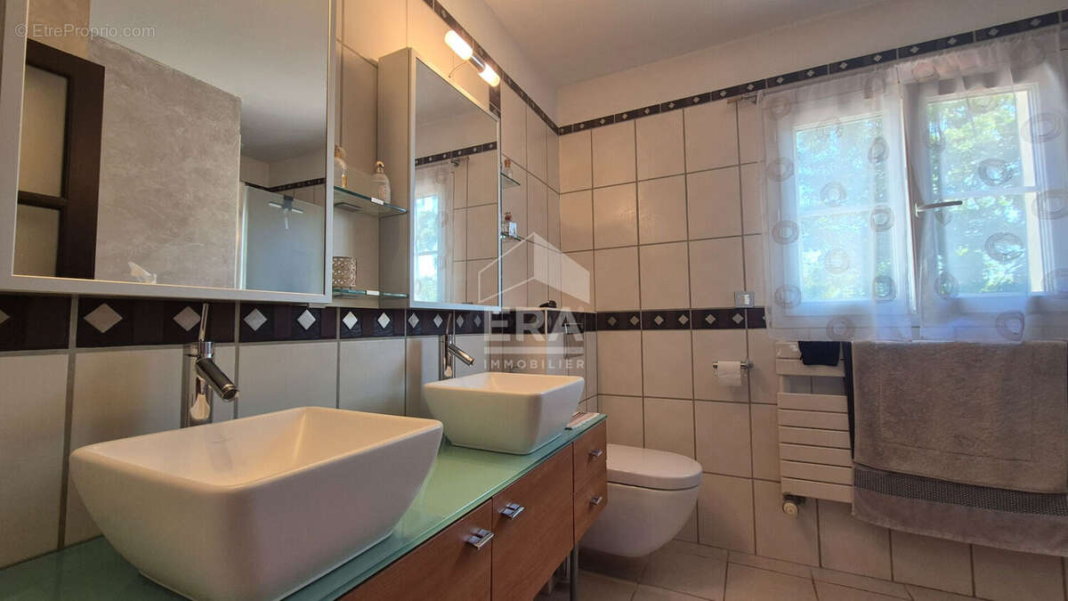 Maison à MANDRES-LES-ROSES