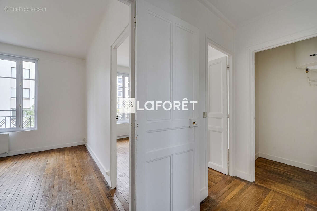 Appartement à PARIS-14E