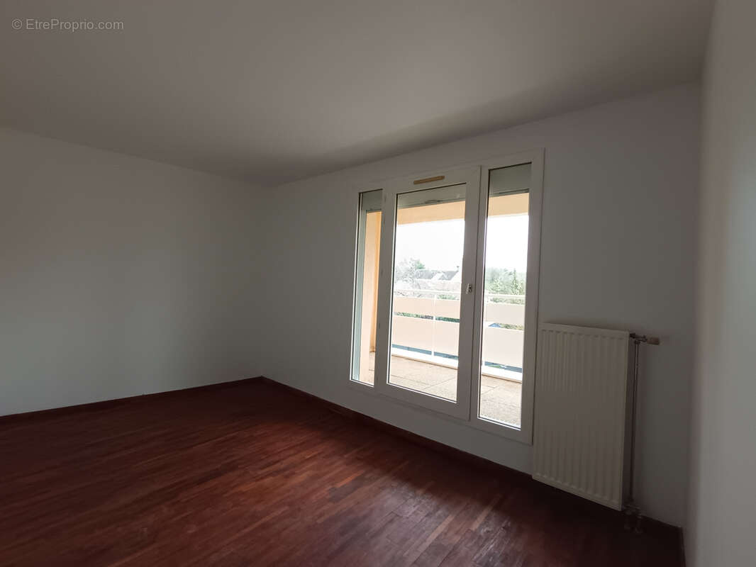 Appartement à VILLIERS-LE-BACLE