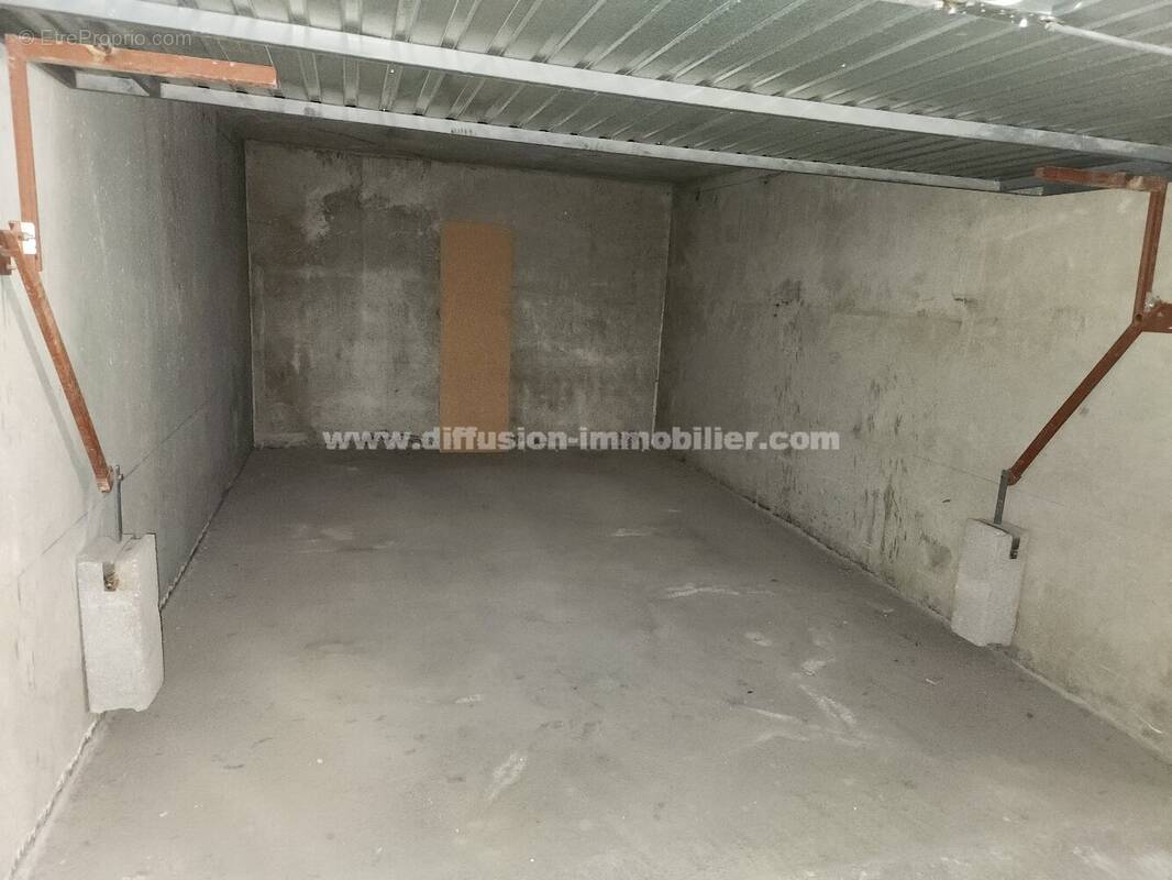 Commerce à LES THUILES