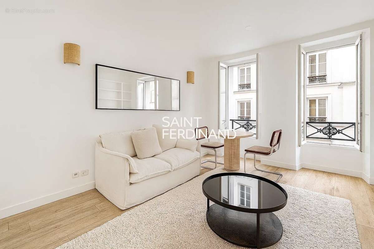 Appartement à PARIS-17E