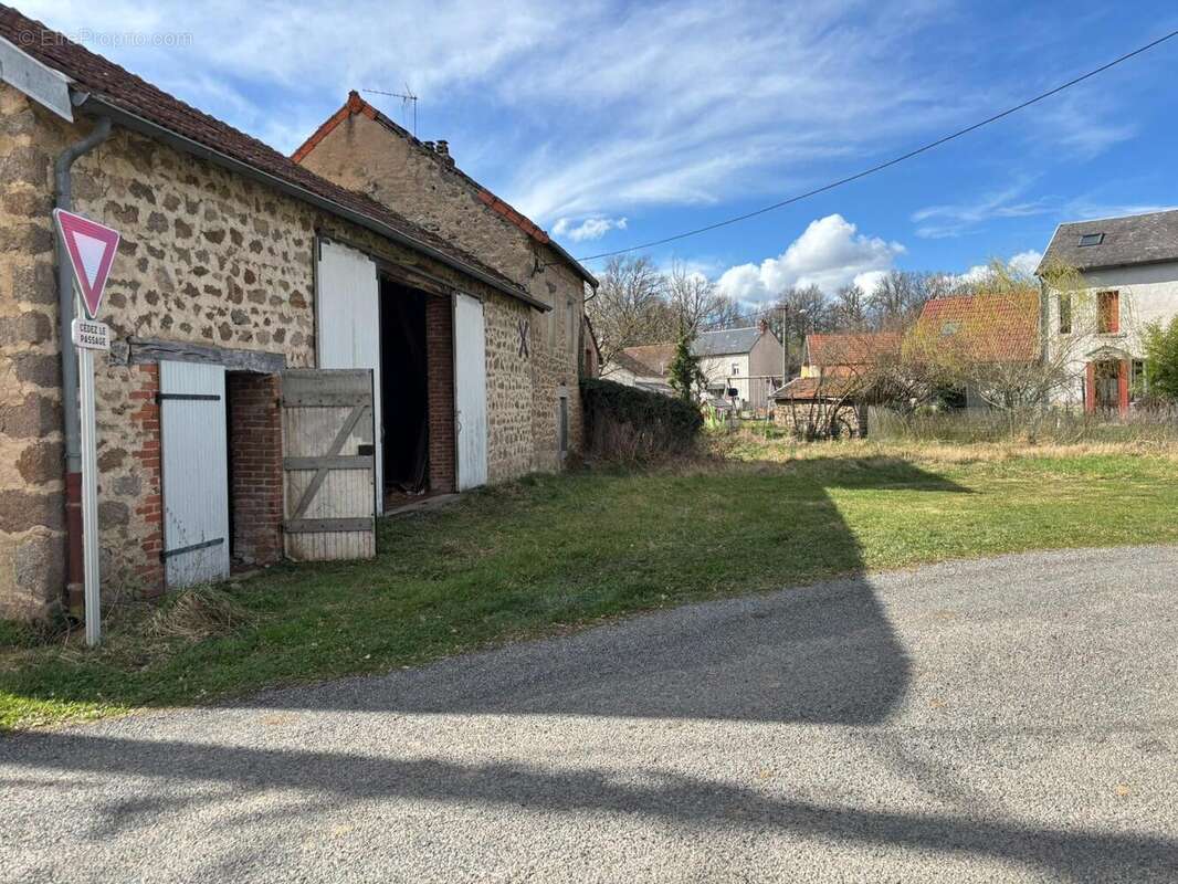 Photo 4 - Maison à LE MAYET-DE-MONTAGNE