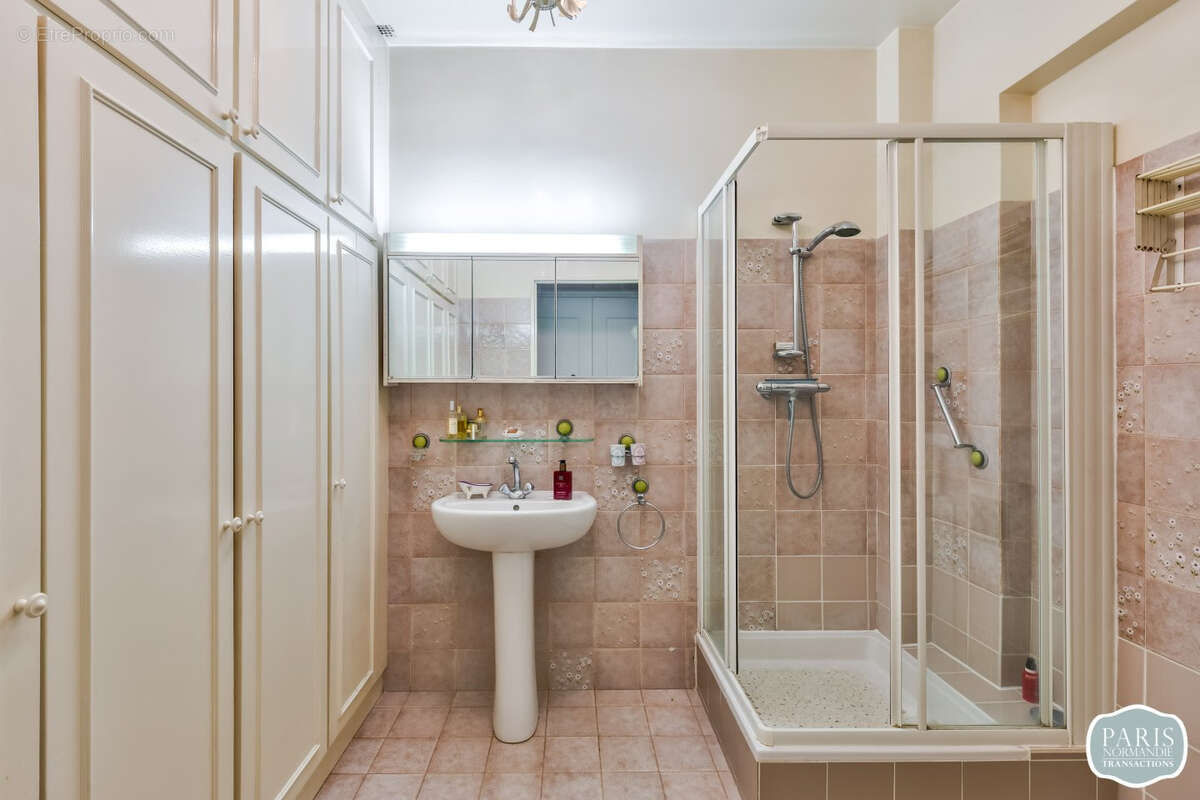 Appartement à PARIS-8E
