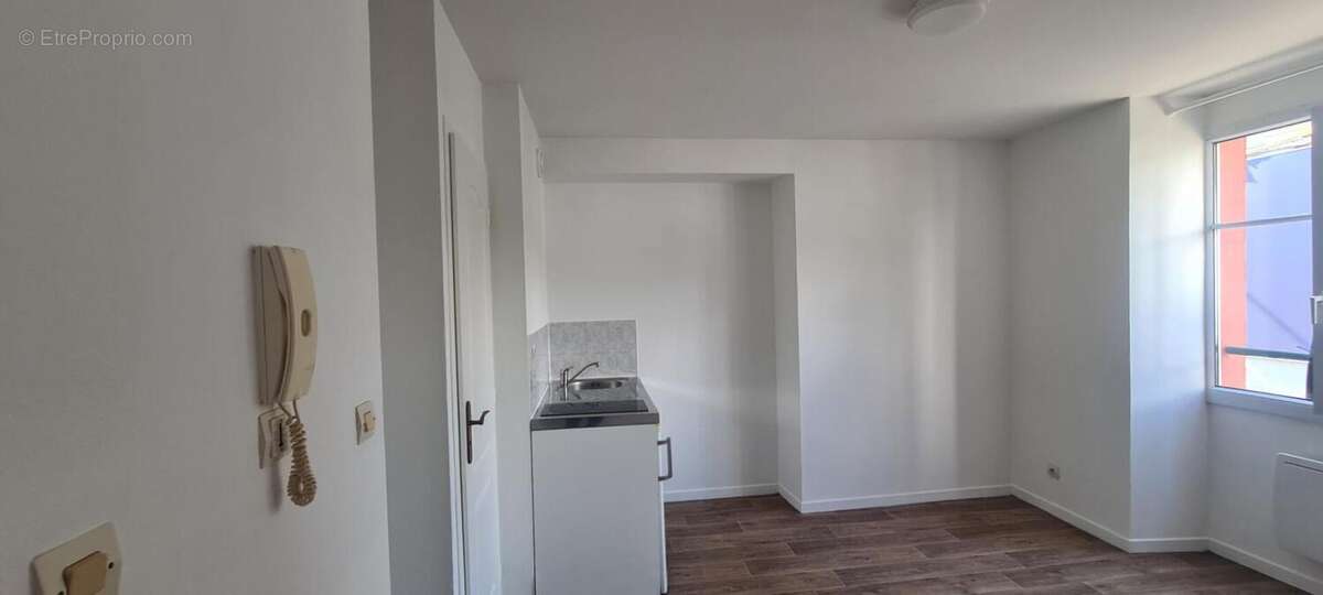 Appartement Nantes 1 P . 16.11 M² . Salle d'eau avec toilettes - photo 2