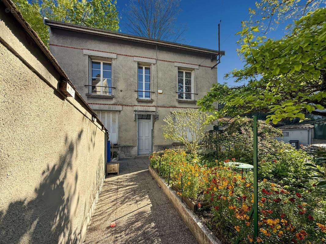 Maison À Vendre Secteur Clairmarais à Reims, Jardin et Box de rangement - photo 2