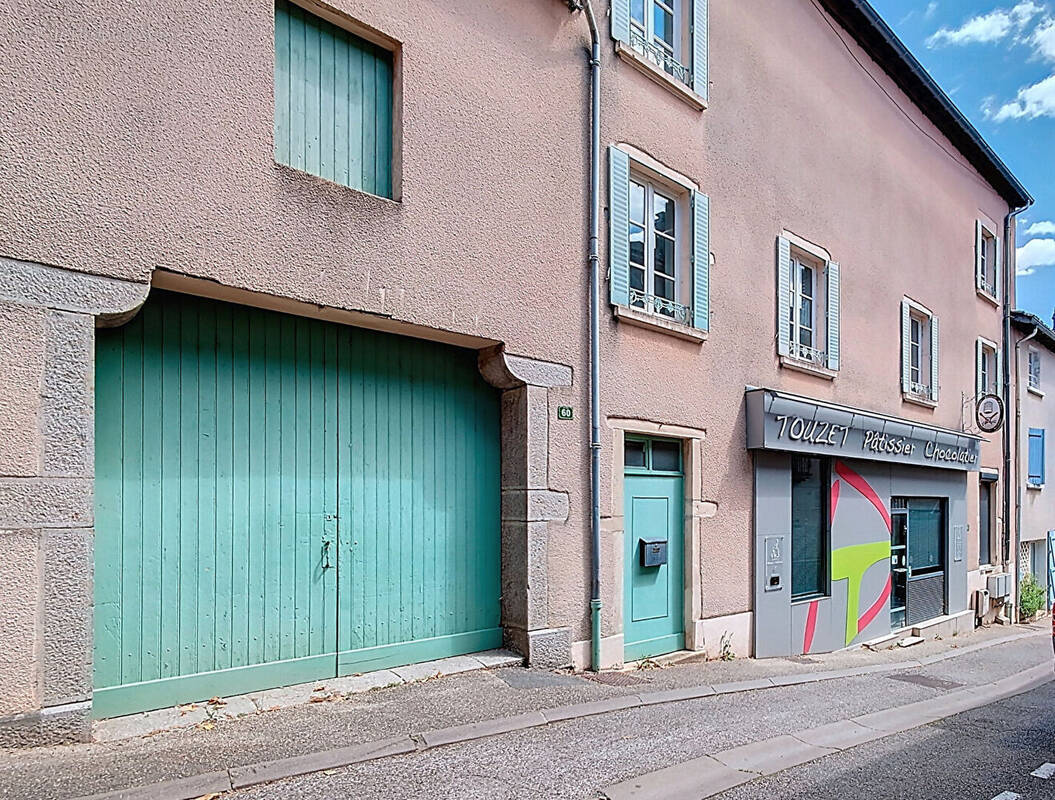 Commerce à SAINT-ETIENNE-DES-OULLIERES