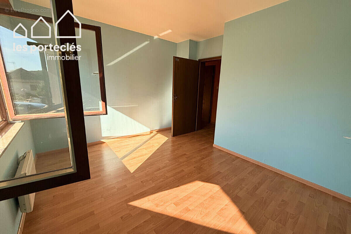 Maison type bungalow 95 m² sur 8 ares - photo 7