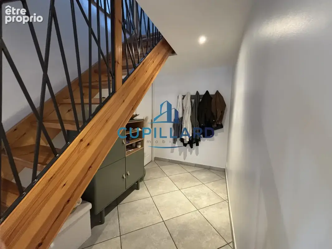 Maison entierement renovee - briennon proche port - photo 13