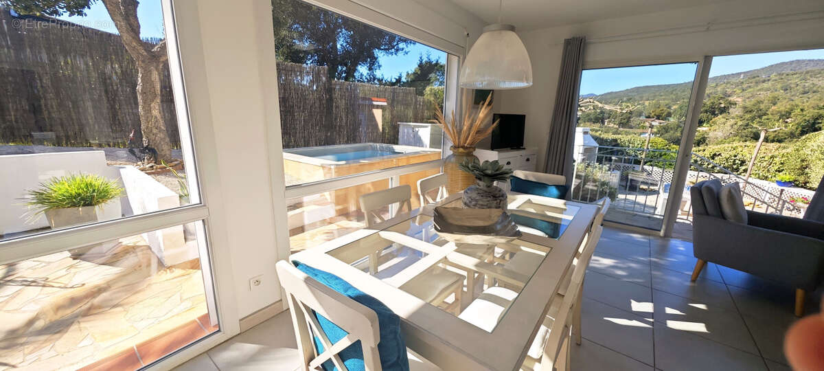 Maison à ROQUEBRUNE-SUR-ARGENS