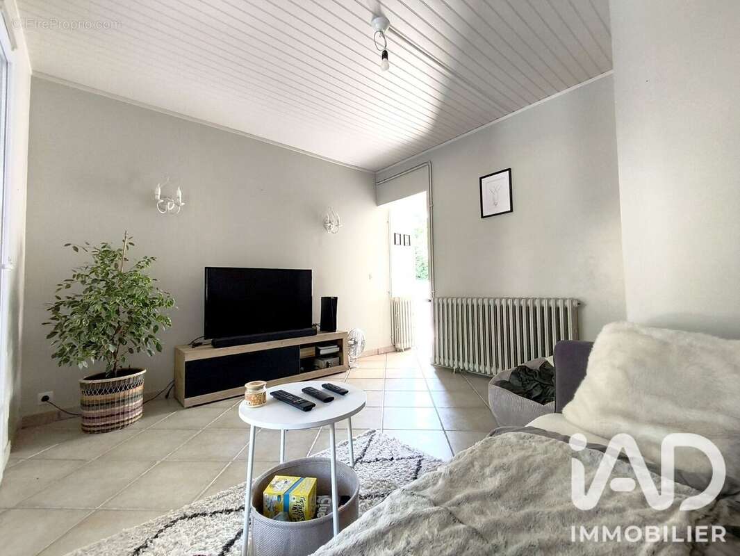 Maison 84 m² à Conde-Sainte-Libiaire  - photo 6