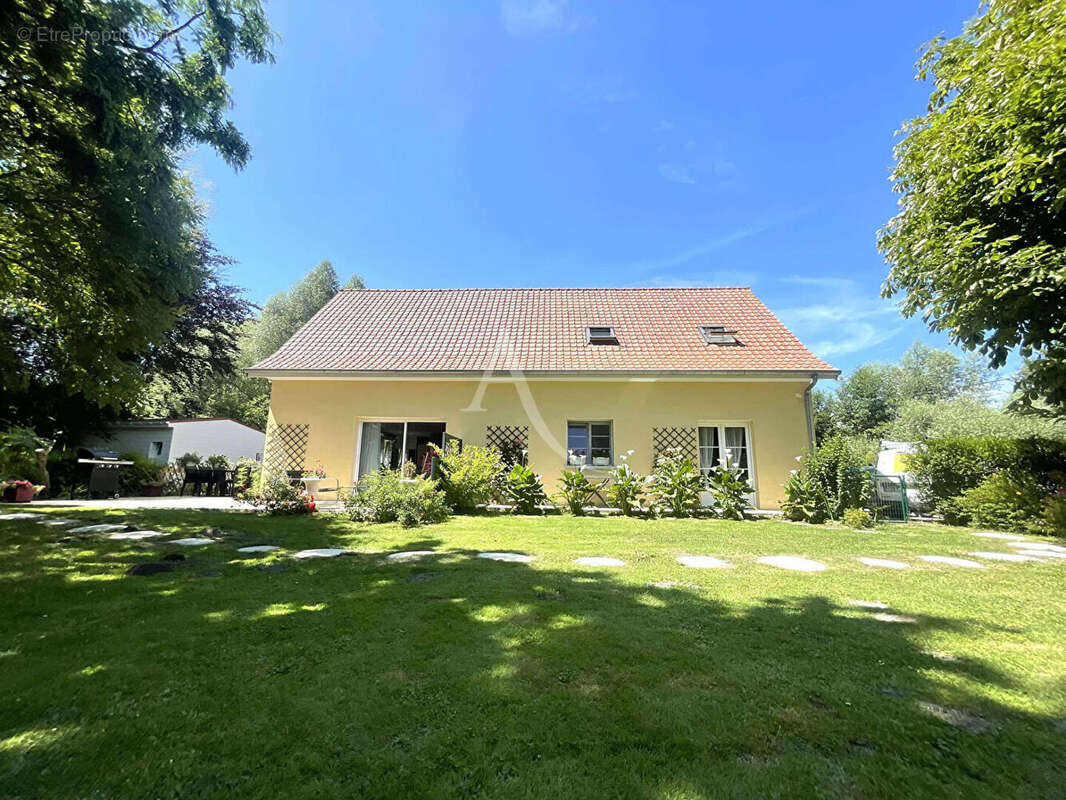 Maison à FAVIERES