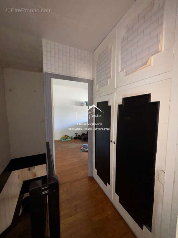 Palier - Maison à CHARNIZAY