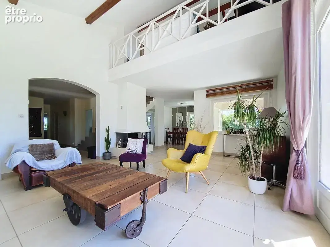 Maison - 3-4 chambres - Cave - Buanderie - Terrasse - Balcon - Jardin - Piscine - Au calme - photo 8